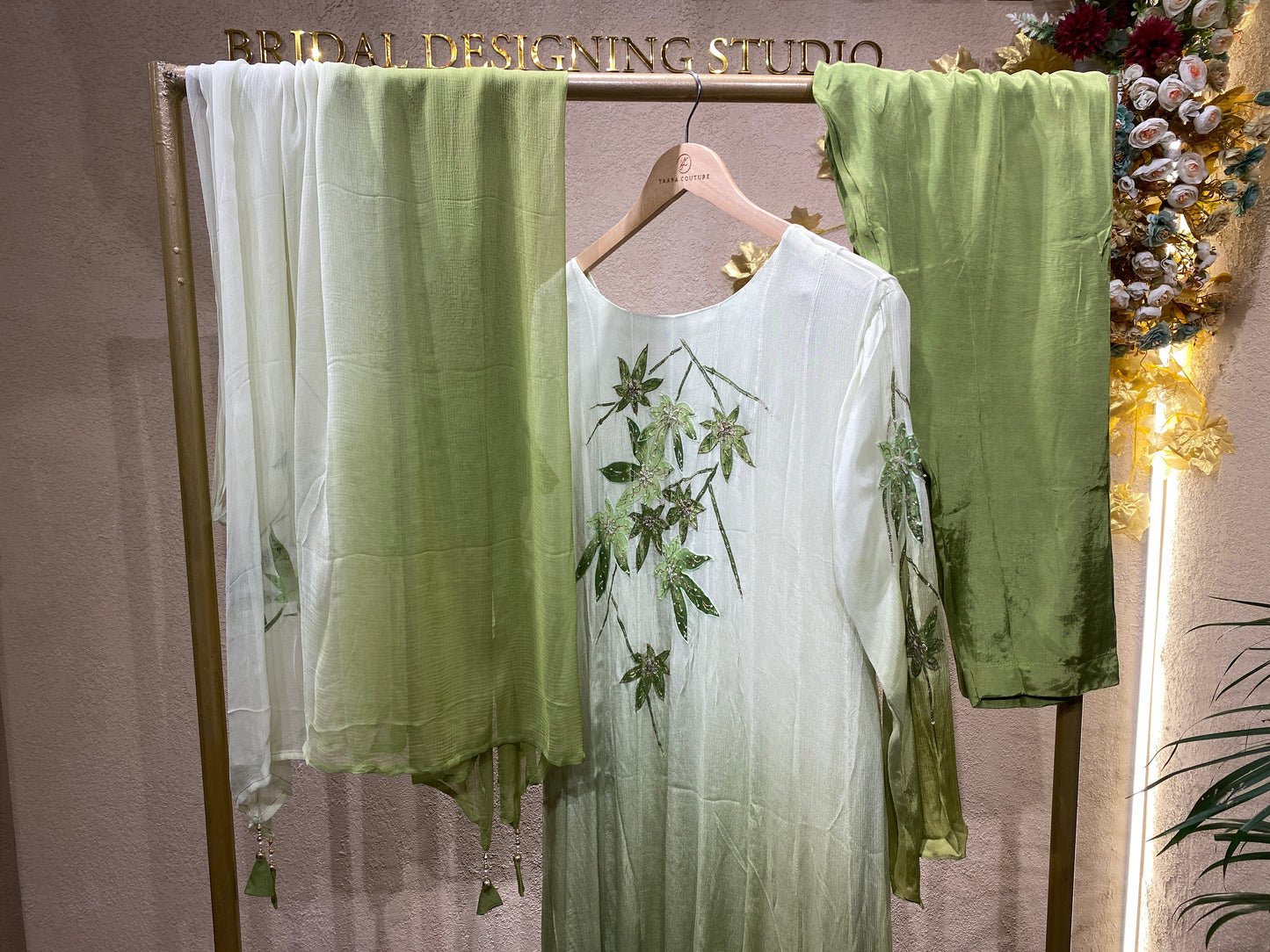 Panelcut Gown Cream 3Pc