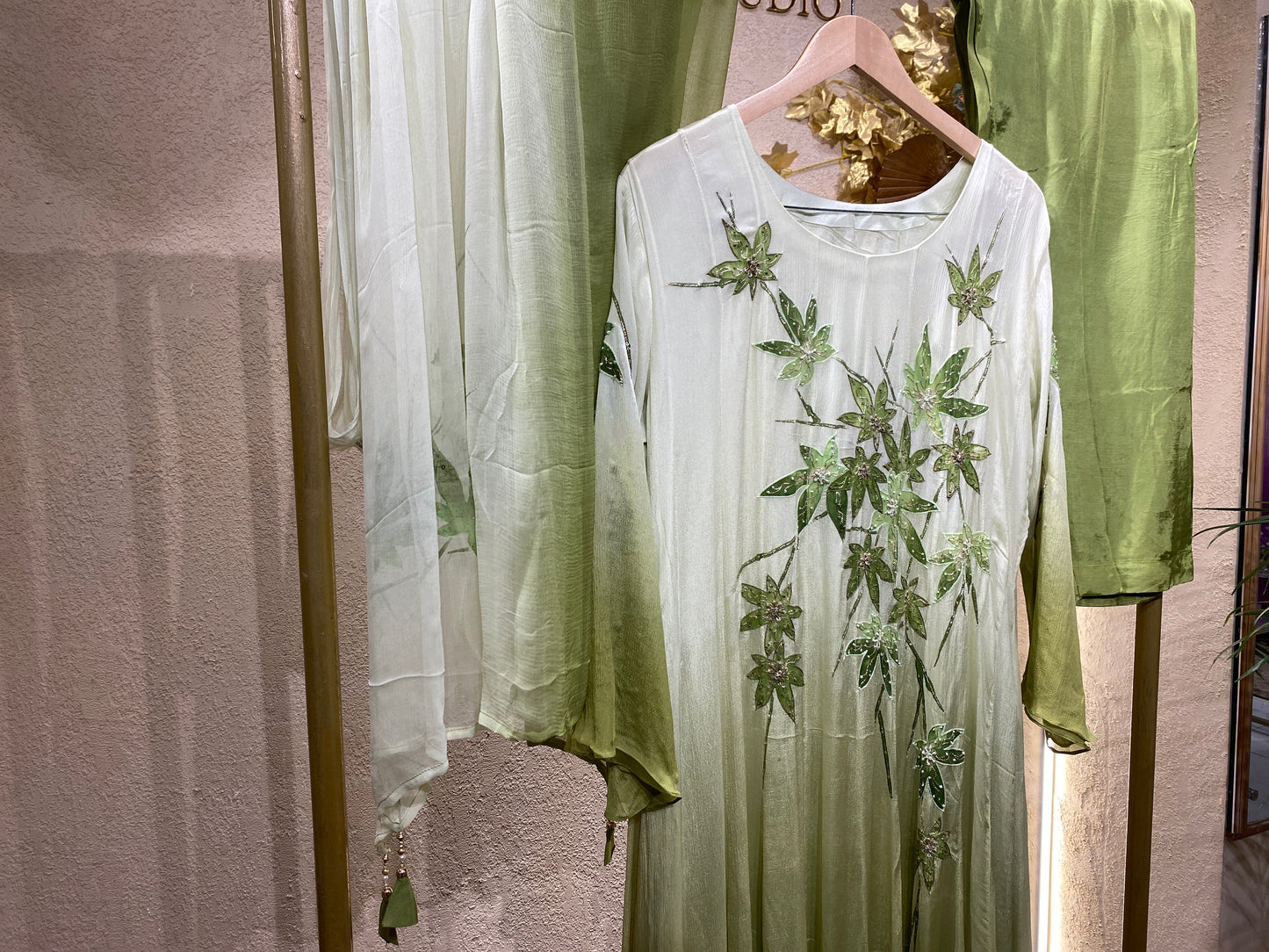 Panelcut Gown Cream 3Pc