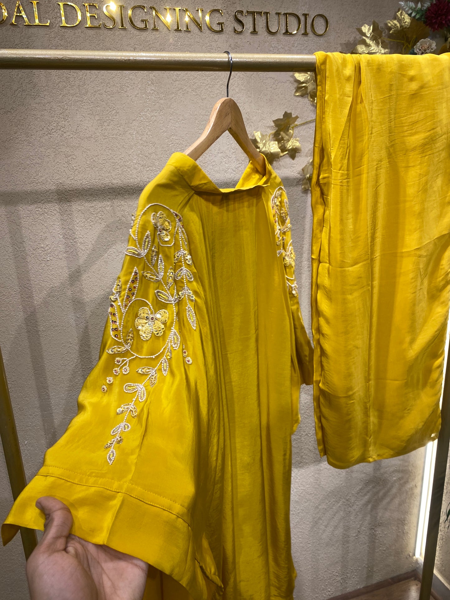 yellow top&pants