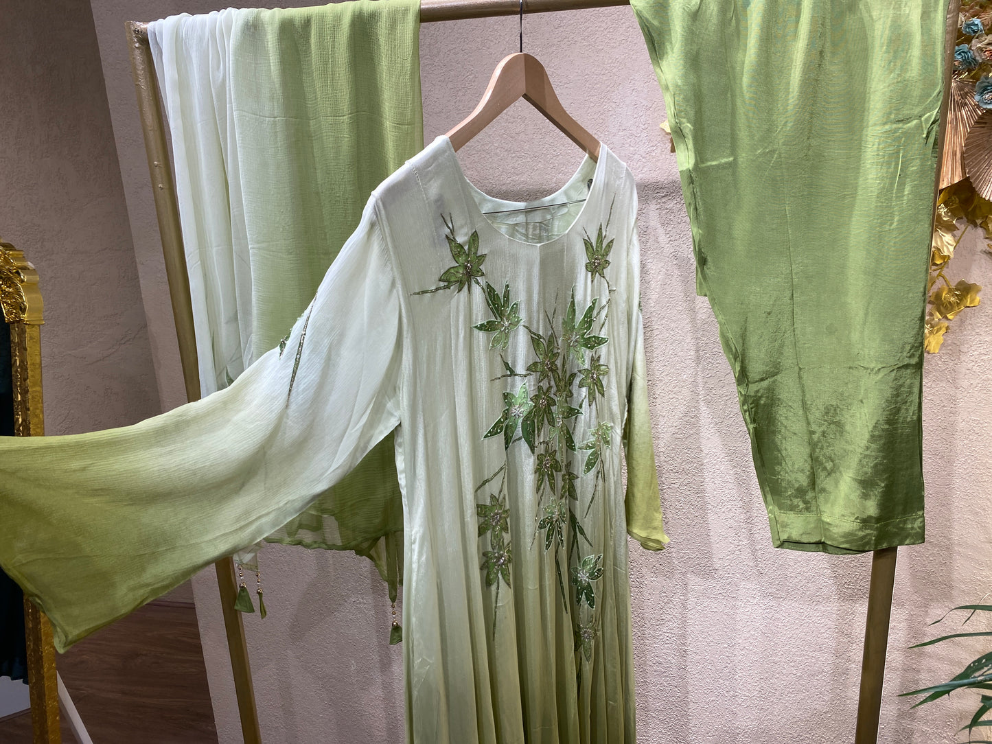 Panelcut Gown Cream 3Pc